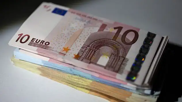 Solcu lider geldi, Euro tepetaklak oldu