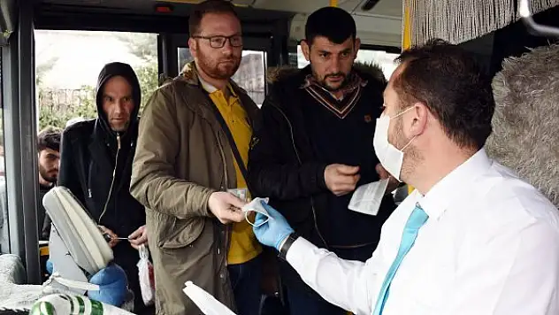 Konya'da toplu ulaşımda maske dağıtımı başladı