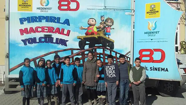 Tuzlukçu'da 8d film gösterisi