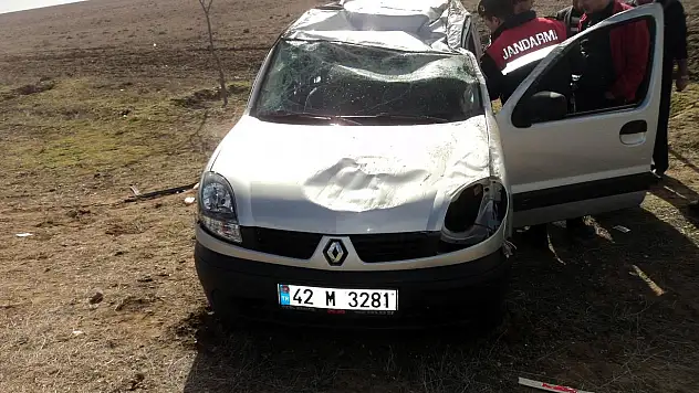 Konya'da kamyonet devrildi 5 kişi...