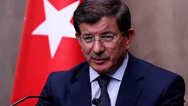 Başbakan Davutoğlu Çipras'ı tebrik etti