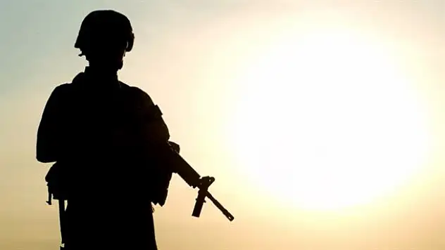 Sınırda askere ateş açıldı