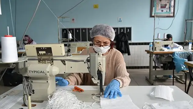 Selçuklu'dan bir örnek işbirliği daha! Gönüllü olarak 15 bin maske