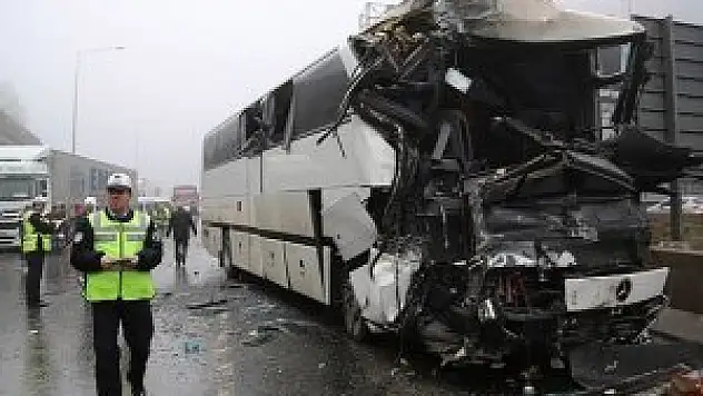 Antalya'da otobüs ile tır çarpıştı: 5 ölü