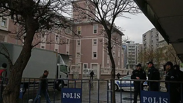 İzmir merkezli operasyonda 20 gözaltı