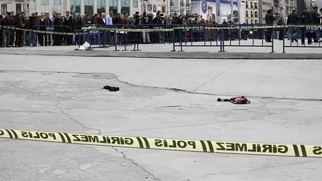 Taksim'de polise saldırı