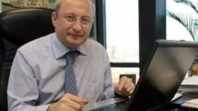 Utku Çakırözer Cumhuriyet'ten kovuldu