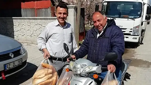Beyşehir'de evlere ekmek dağıtımına muhtar desteği