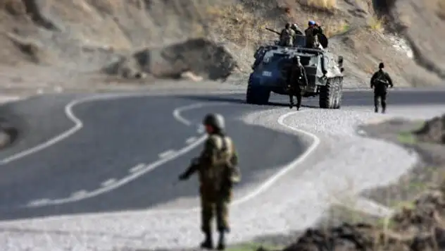 Uludere'de bir asker ağır yaralandı