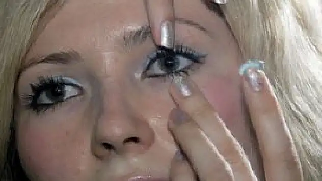 Renkli lens doktor reçetesiyle satılacak