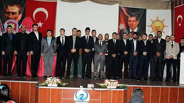 Cihanbeyli Ak Parti Gençlik Kolları'nda Yıldız güven tazeledi