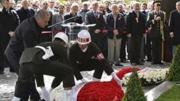 Özal vefatının 20. yılında anılıyor