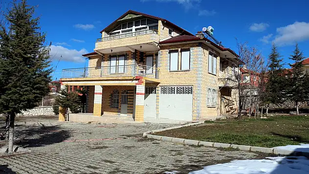 Yunak'ta 8 evi soyan şüpheliler yakalandı