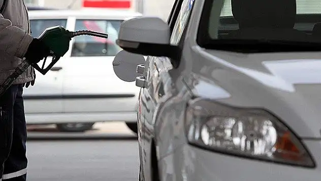 Benzin ve motorinin fiyatı arttı