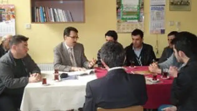 Derebucak'ta kahvehanelerde kitap okuma dönemi