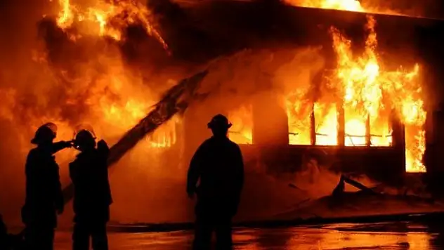 Fabrika yatakhanesinde yangın: 3 ölü