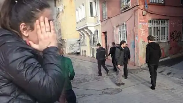 Hamile kadını karnından bıçakladı