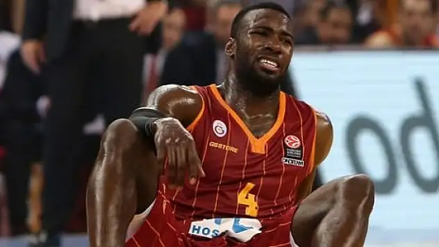 Aslan son saniyede yıkıldı!