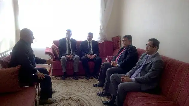 Ereğli protokolü şehit savcının ailesini ziyaret etti