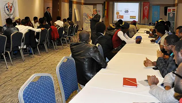 Rektör Şeker Ganalı öğrencilerle buluştu