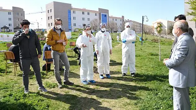 Prof. Dr. Mehmet Koç'tan sağlık çalışanlarına moral ziyareti