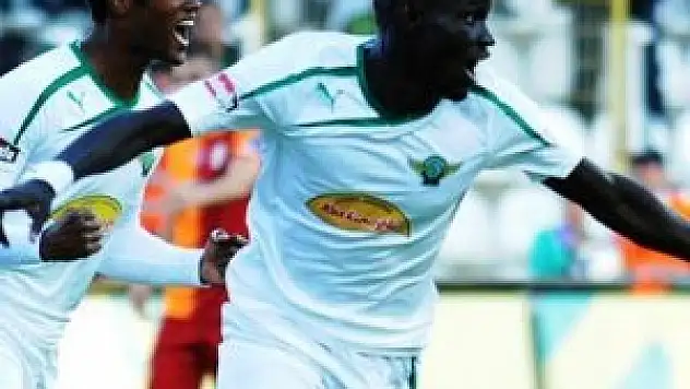 Yıldız futbolcu G.Saray'ın teklifini doğruladı!