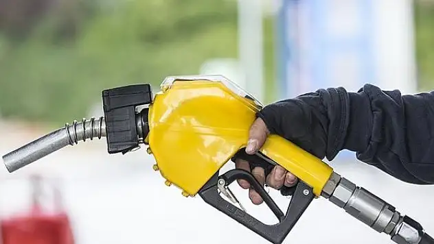 Araç sahiplerini sevindiren haber! Bu gece akaryakıta indirim geliyor (Konya'da akaryakıt fiyatları)