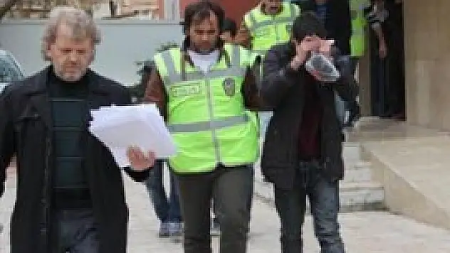 Önce altın yüzük, sonra sigara çaldılar!