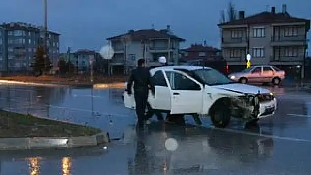 Kulu'da iki otomobil çarpıştı: 3 yaralı