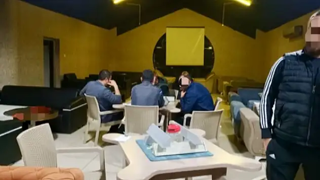 Konya'da yasağa uymayan kafeye baskın