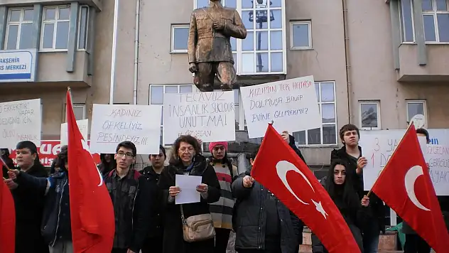 Akşehir'de Özgecan Aslan için yürüyüş düzenlendi