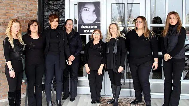 Konya'da kimsesizleri koruma derneği Özgecan'ı andı