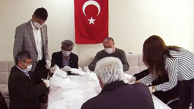 Altınokta Körler Derneği Konya Şube, ürettiği maskeleri derneğin tüm şubelerine gönderdi