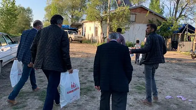 Ilgın'da evi yanan aileye Gönül Köprüsü Derneği'nden yardım eli