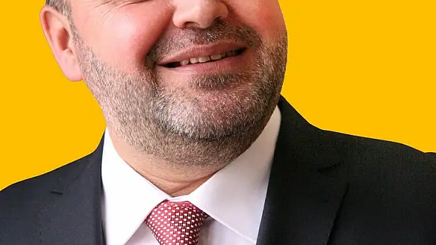 Ahmet Çalışır Kimdir?