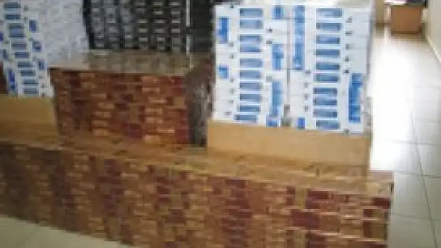 Kolilerden 10 bin paket kaçak sigara çıktı