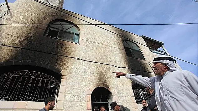 Yahudi yerleşimciler cami kundakladı