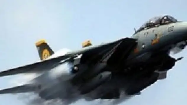 İran'da savaş uçağı düştü!