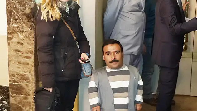 105 santimetre boyundaki Halit Zan da aday adayı