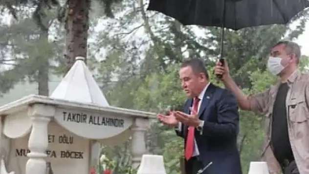 Mezar ziyareti için 3 özel fotoğrafçı tutulmuş