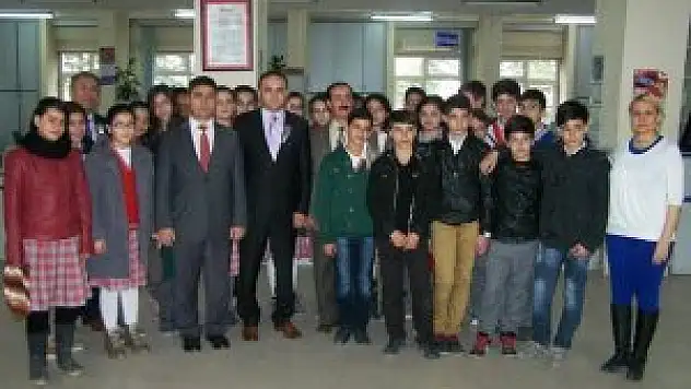 Beyşehir'de ortaokul öğrencilerinden vergi haftası ziyareti