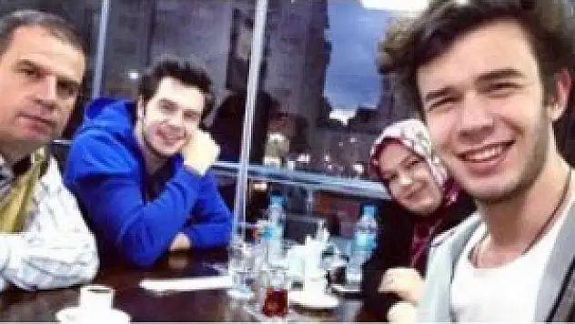 Kardeşiyle benzerliği şoke etti!