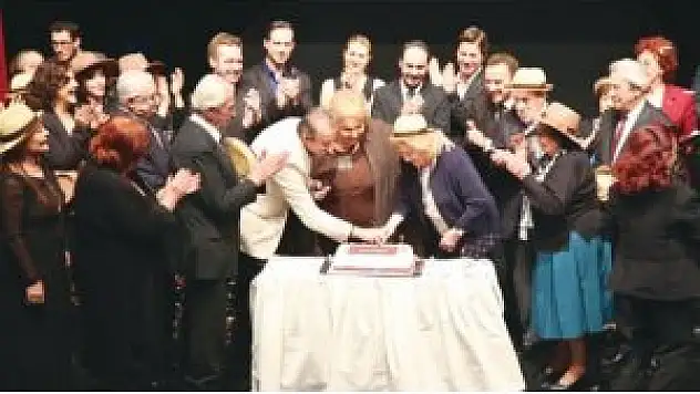 Tiyatronun işçisi emekçisi, militanı