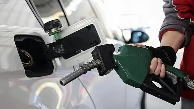 Benzine bu gece zam geliyor