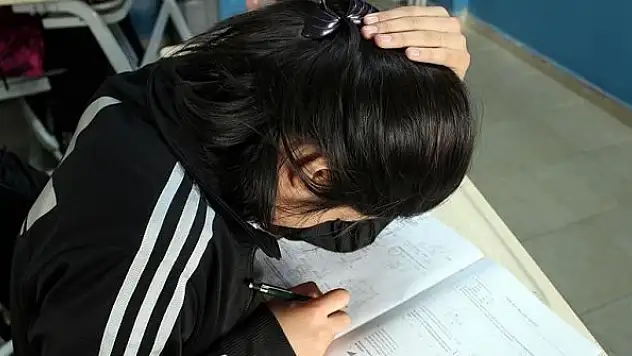 Sınavın hayati olduğunu düşünenler daha fazla kaygı yaşıyor