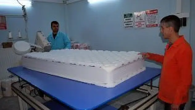 Hükümlüler ''geç tutuşan yatak'' üretti