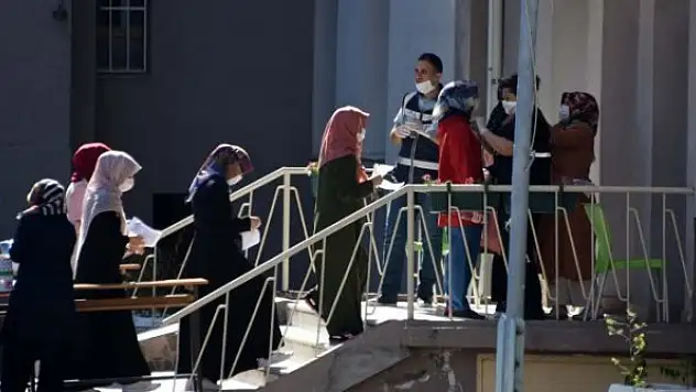 YKS'de ilk oturum sona erdi