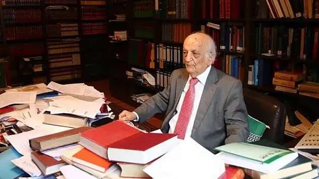 Prof. Dr. Fuat Sezgin'in Almanya'da el konulan kitapları için uzlaşmaya gidildi