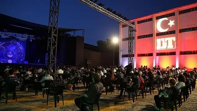 Devlet Tiyatroları açık havada 'perde' dedi