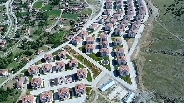 Sarayönü'nde TOKİ konutlarının teslimatları başladı
